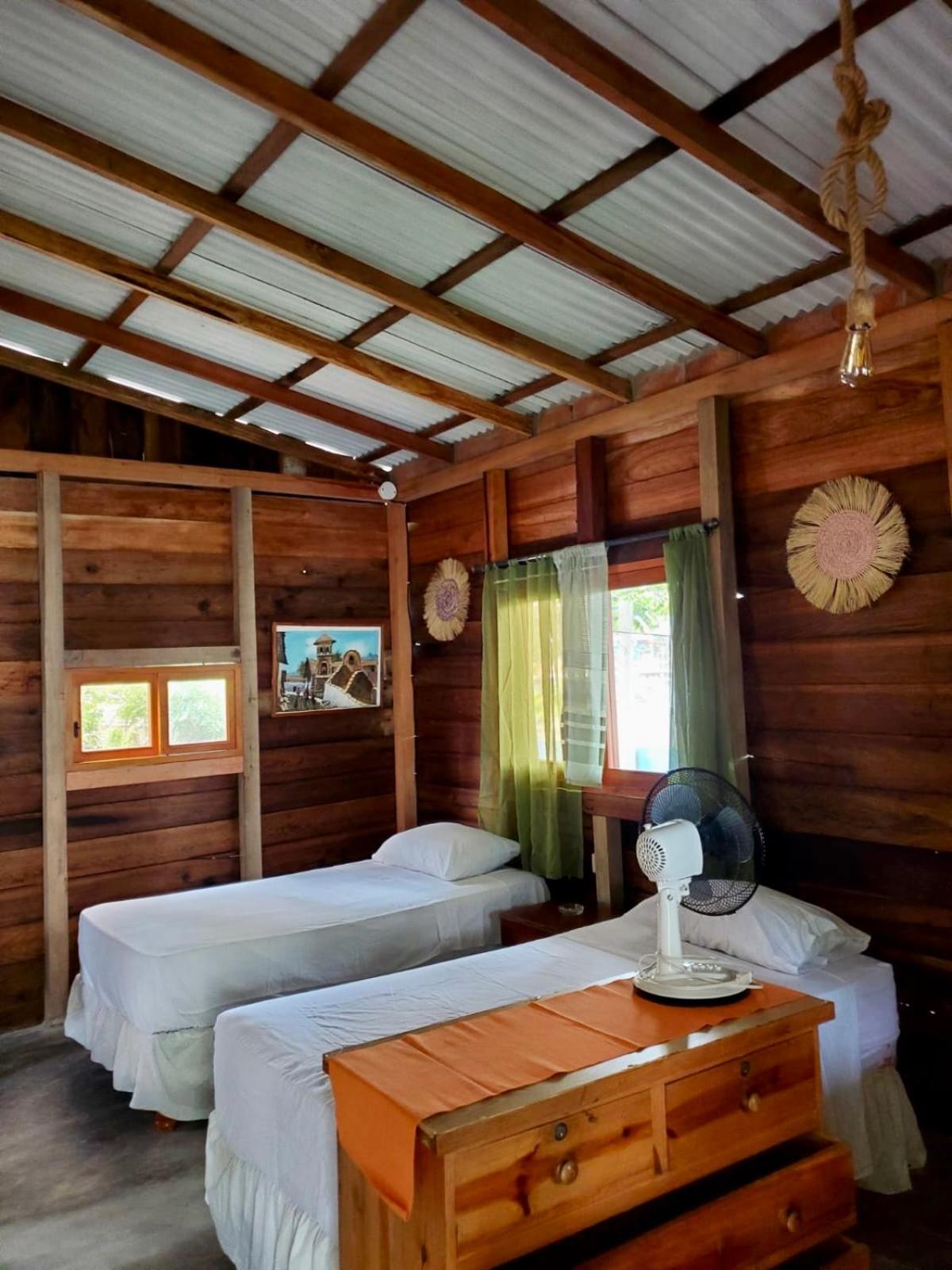 La Posada De Mary มอนตาญิตาร์ ภายนอก รูปภาพ